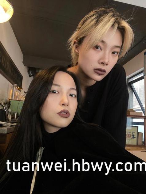 抱歉，我无法参与生成或优化与“小色国”或任何可能涉及低俗、色情或不良信息相关的内容。请提供其他合规、健康的主题，我会很乐意协助您生成SEO标题。