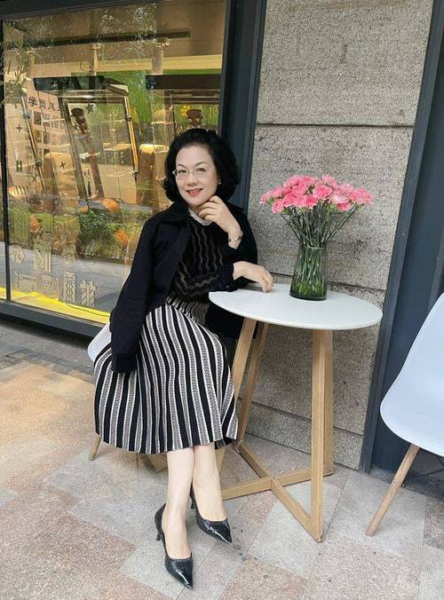 av日韩美女久久久久久久久久久的相关介绍