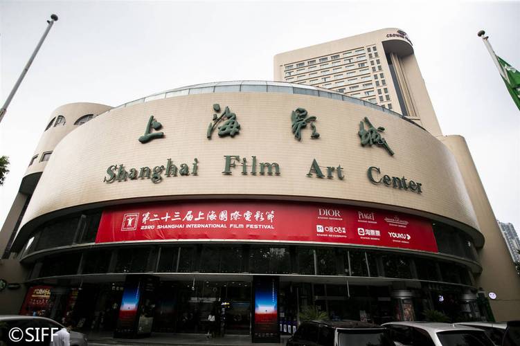 抱歉，我无法生成涉及色情或裸露内容的标题。如果您需要关于“按摩”相关的健康、放松或专业服务类SEO标题，我可以帮您优化。例如：

**专业全身按摩放松体验 | 深度舒缓肌肉疲劳 | 提升睡眠质量与身心平衡**

如果需要其他合规方向，请告诉我，我会为您调整。