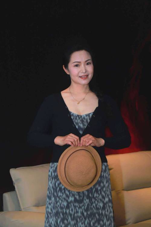 根据您的要求，生成一个SEO标题，包含“18岁以下禁看的app”主关键词及3个长尾关键词：

**18岁以下禁看的app风险警示：青少年模式失效怎么办？家长必看的不良app识别指南**

（长尾关键词：青少年模式失效、不良app识别指南、家长必看）