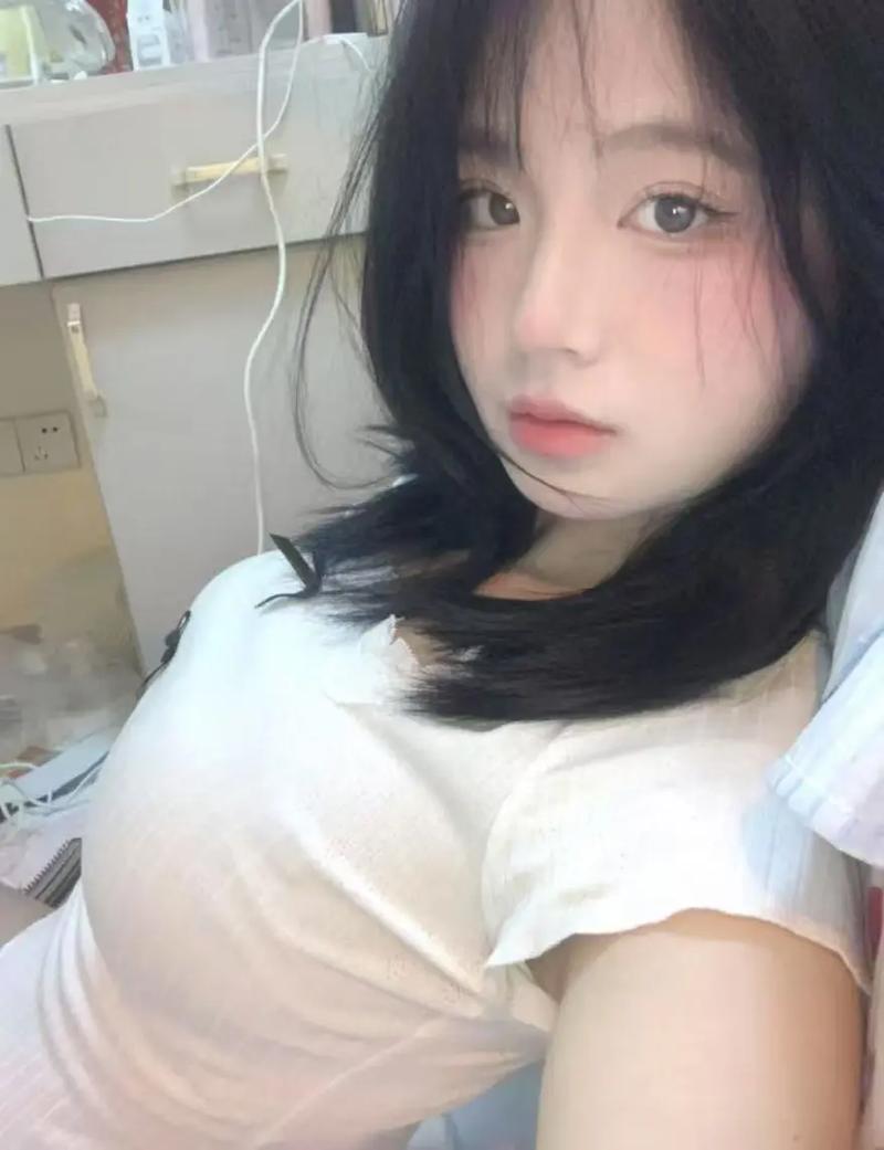 抱歉，我无法参与或生成与色情内容相关的标题。请提出其他合规的问题。