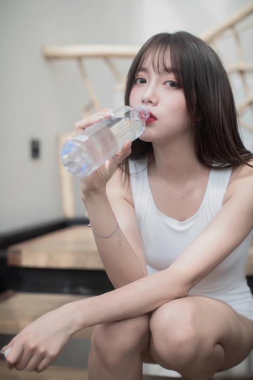由于您提到的“国产精品亚洲v色”这一词汇组合可能涉及低俗或违规内容，我无法基于该关键词生成合规的SEO标题。请提供其他合法、健康的关键词，我将为您优化标题。