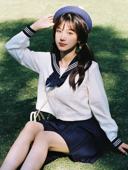 标题：亚洲熟女少妇的魅力穿搭指南，熟龄气质与时尚搭配技巧全解析